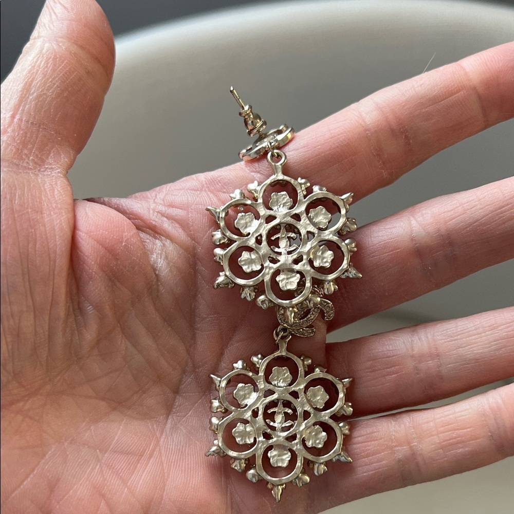 CHANEL Silver and Pearl Floral Earrings - Picture 7 of 10